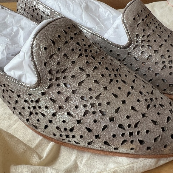 NIB TRASK FARRAH PERFORATED FLATS 7 PEWTER METALLIC LASER CUT LOAFER CASUAL - Picture 5 of 11